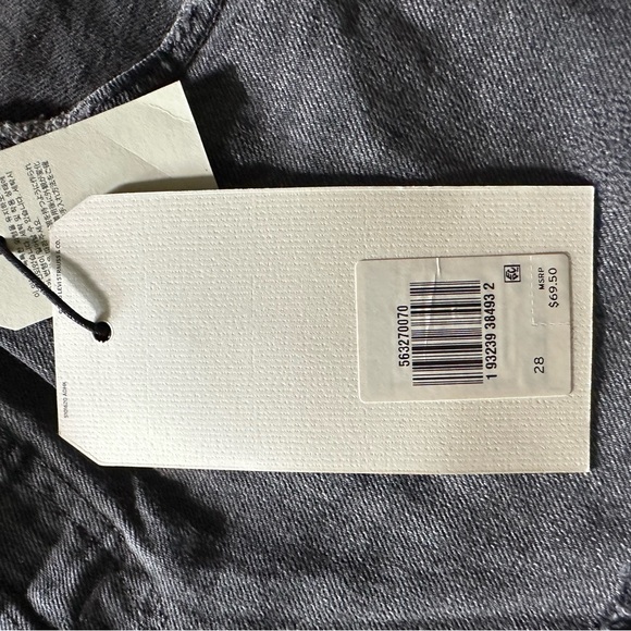 Shorts Levi’s Women New Size 28 - Picture 2 of 3